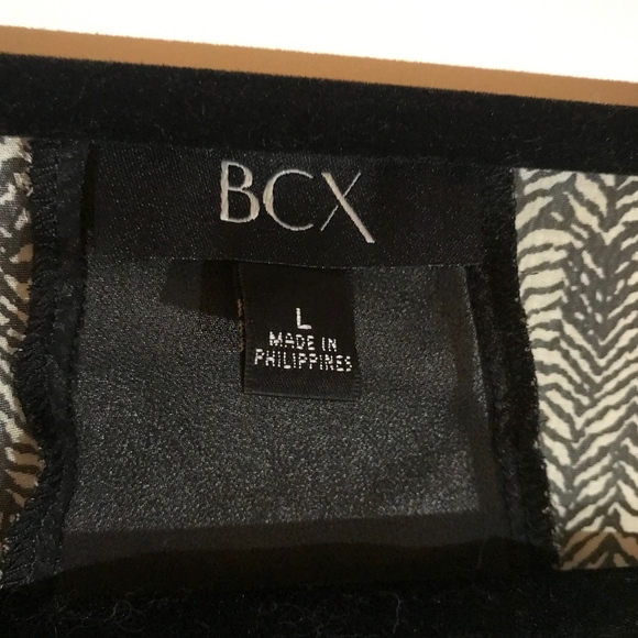 Peek a Boo Black and White Blouse - Picture 3 of 4